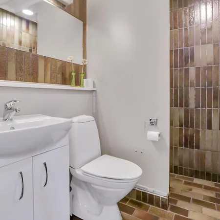 I Stueetagen Med Gratis Internet Sj3105 Appartement *
